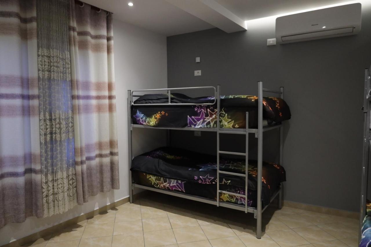 Sonche Hostel Tirana Zewnętrze zdjęcie