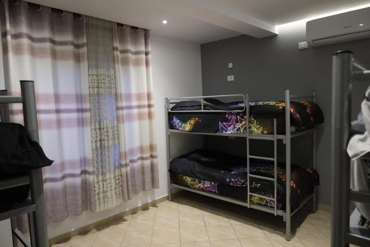 Sonche Hostel Tirana Zewnętrze zdjęcie