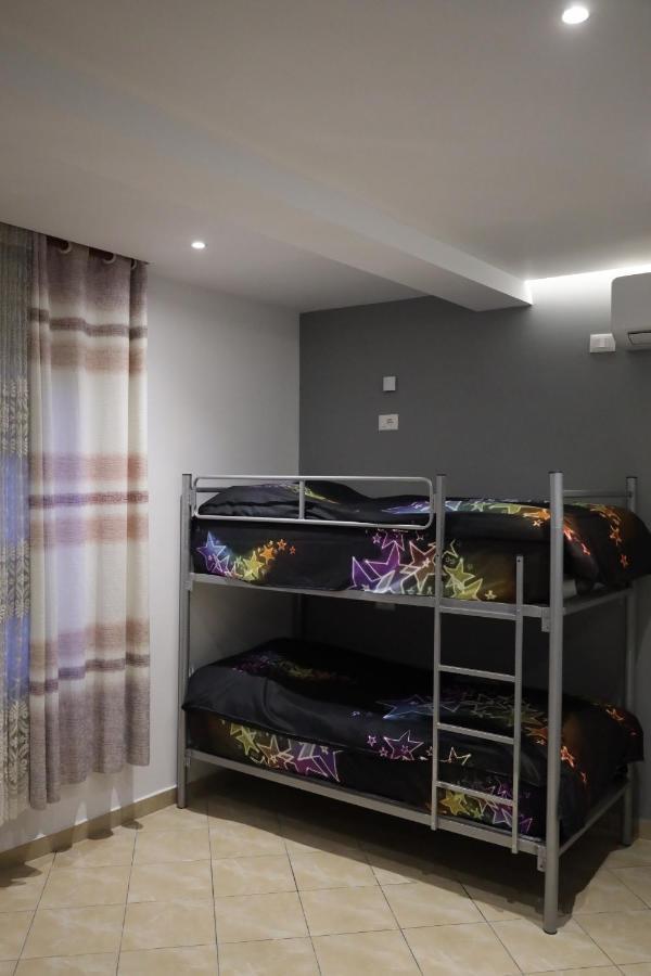 Sonche Hostel Tirana Zewnętrze zdjęcie