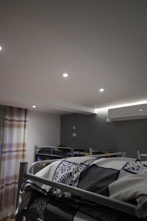 Sonche Hostel Tirana Zewnętrze zdjęcie